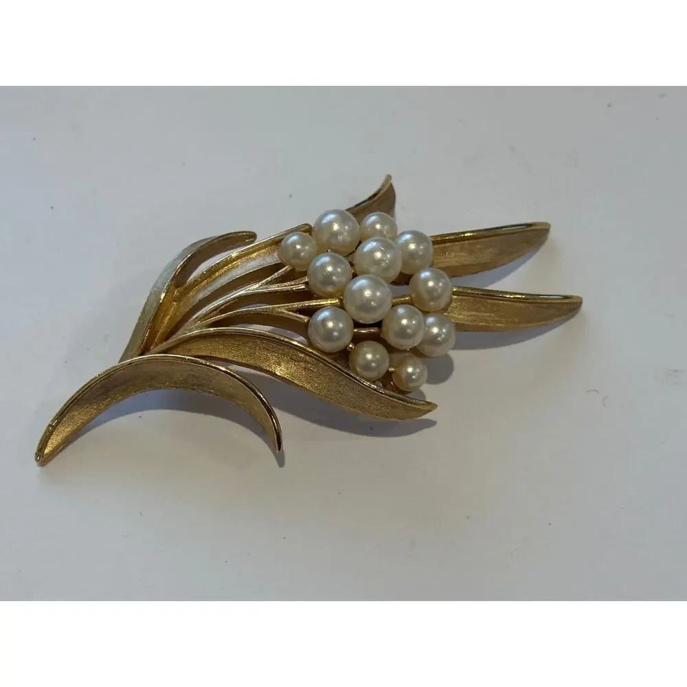 Vintage Trifari Gold Tone Brooch Faux Pearls